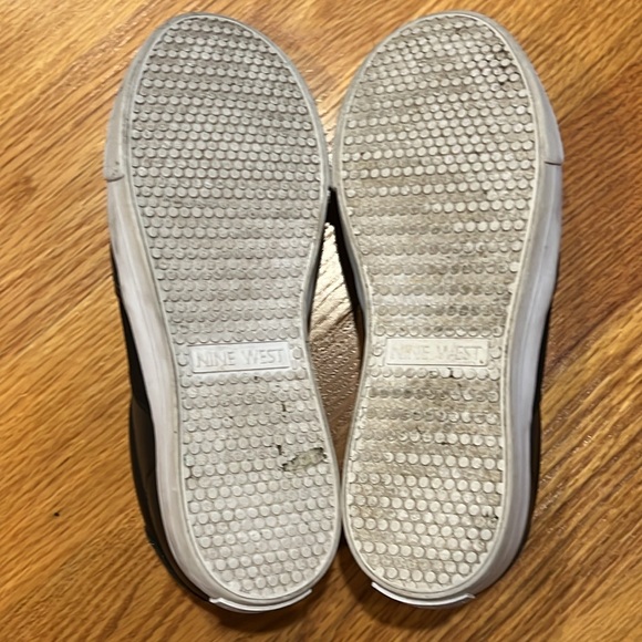 EUC Women’s Nine West classic Quilted Slip-On Sneakers - Picture 6 of 7